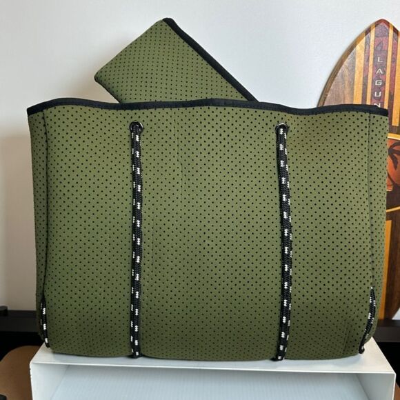 BOLT-BARBELLS-HEART®  |  DESIGNER TOTE BAG  |  PERFORATED  |  + MATCHING BAG - Picture 10 of 16